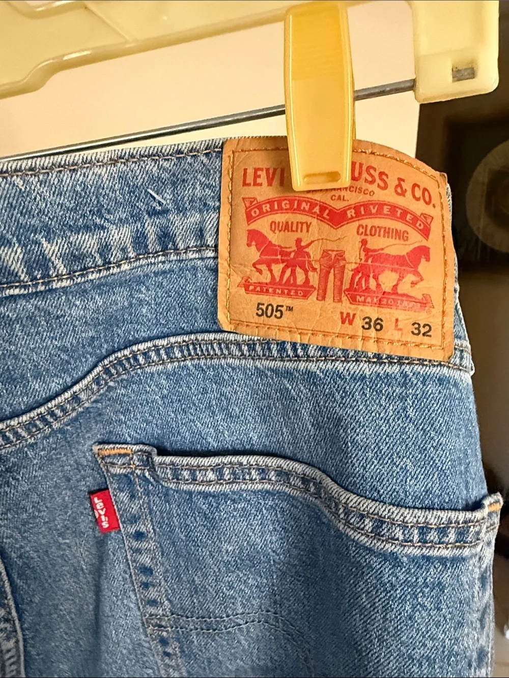 Levi's Classic Straight Jeans in Medium Blue Wash